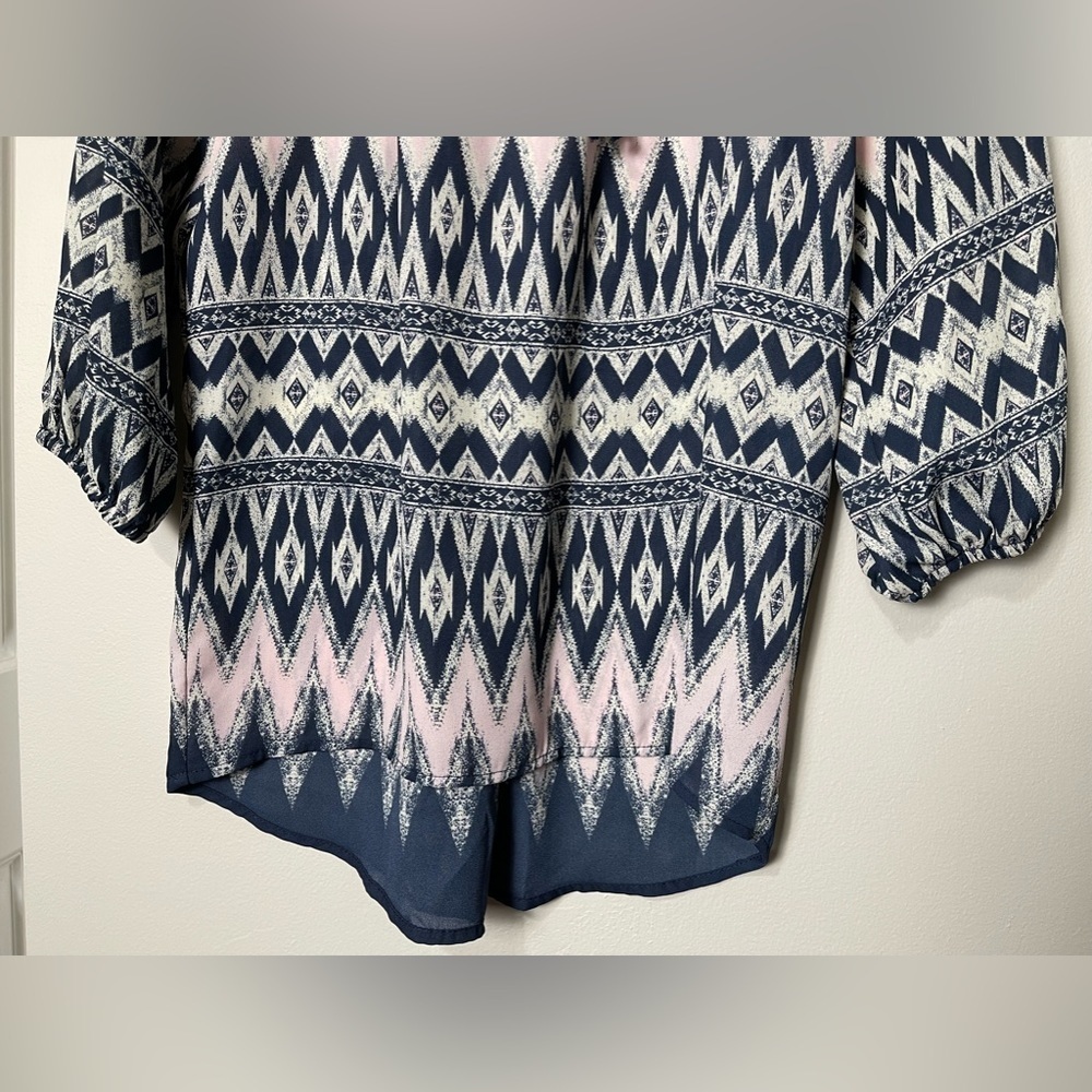 Jolt NWOT 3/4 Sleeve Hi-Low Chevron Blouse - Picture 3 of 7